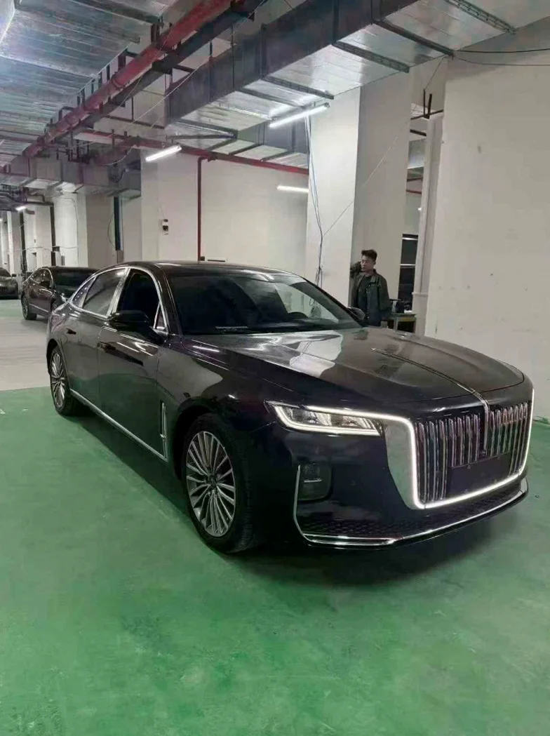 红旗H9 正面外观三