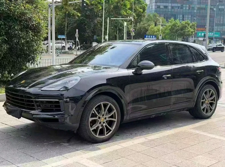 保时捷卡宴 正面外观二