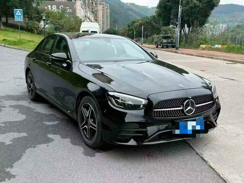 奔驰E 正面外观三