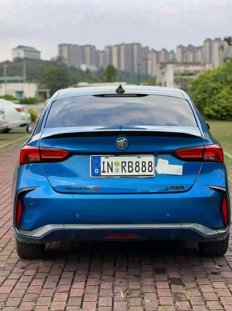 别克威朗 驾驶室