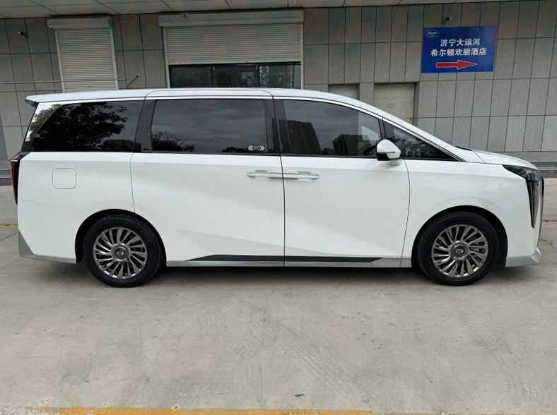 传祺M8 后面外观一