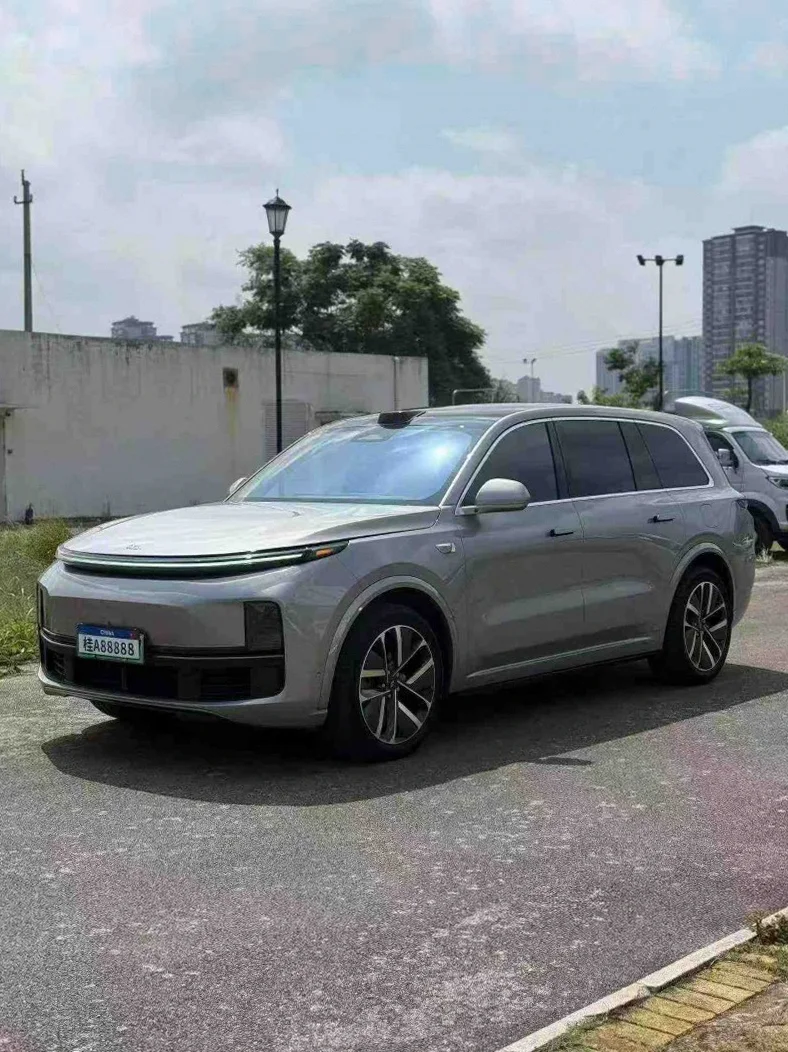 理想L9 正面外观二