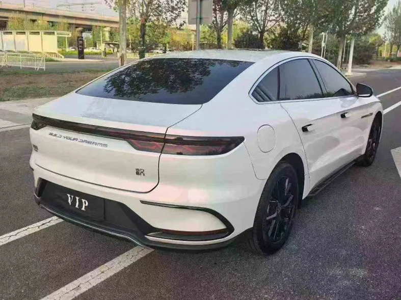 比亚迪汉DM 内饰后排