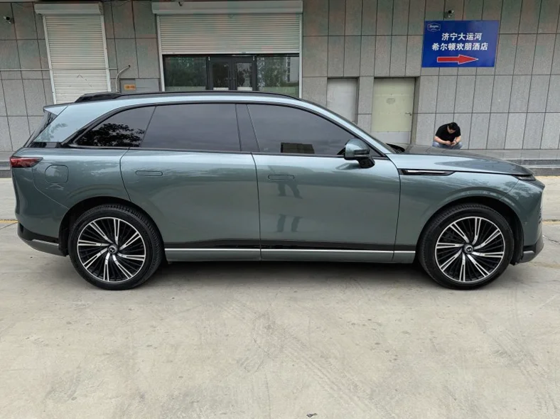 小鹏汽车G9 后面外观一