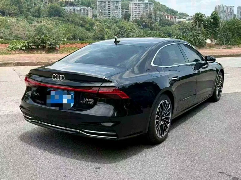 奥迪A7L 内饰后排
