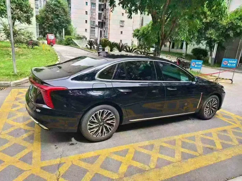红旗H5 内饰后排