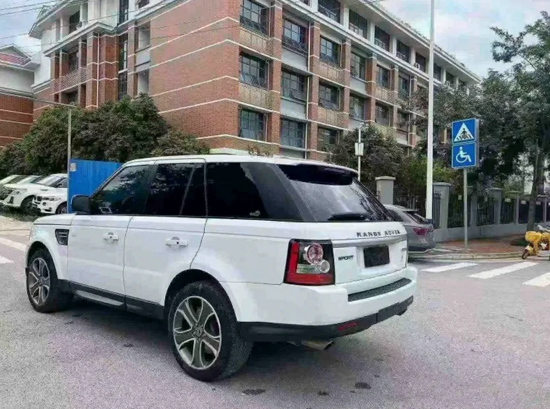 路虎揽胜运动 内饰后排