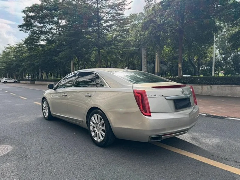 凯迪拉克XTS 内饰前排