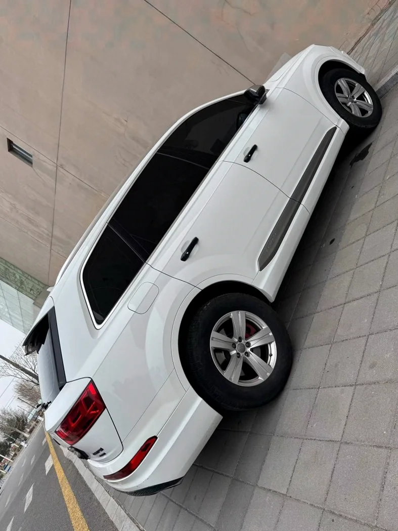奥迪Q7 驾驶室
