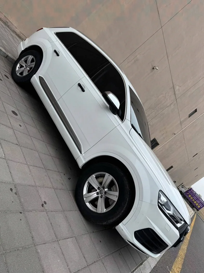 奥迪Q7 正面外观二
