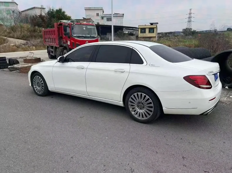 奔驰E 后面外观三