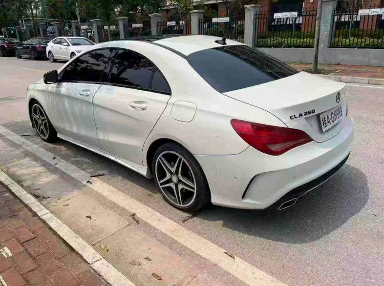 奔驰CLA 内饰前排