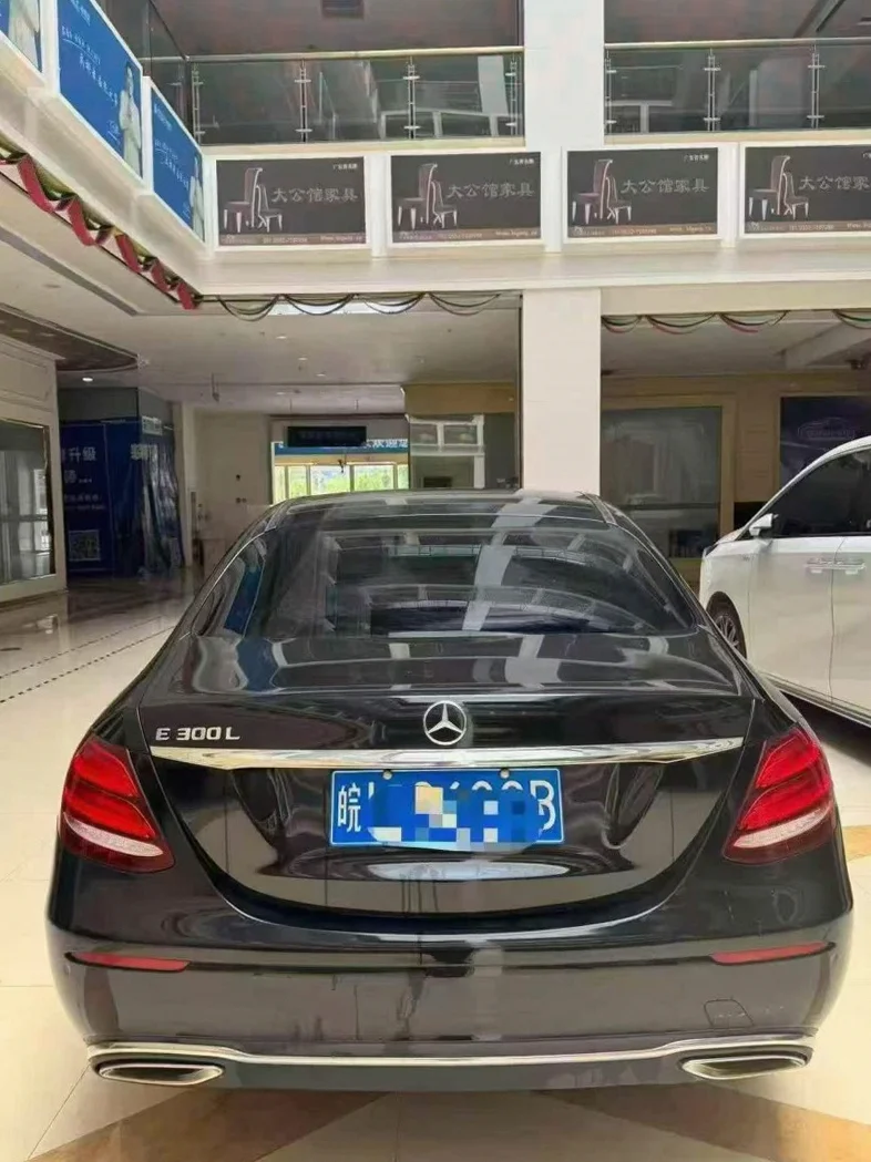 奔驰E 内饰前排