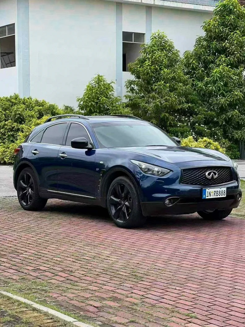 英菲尼迪QX70 正面外观二