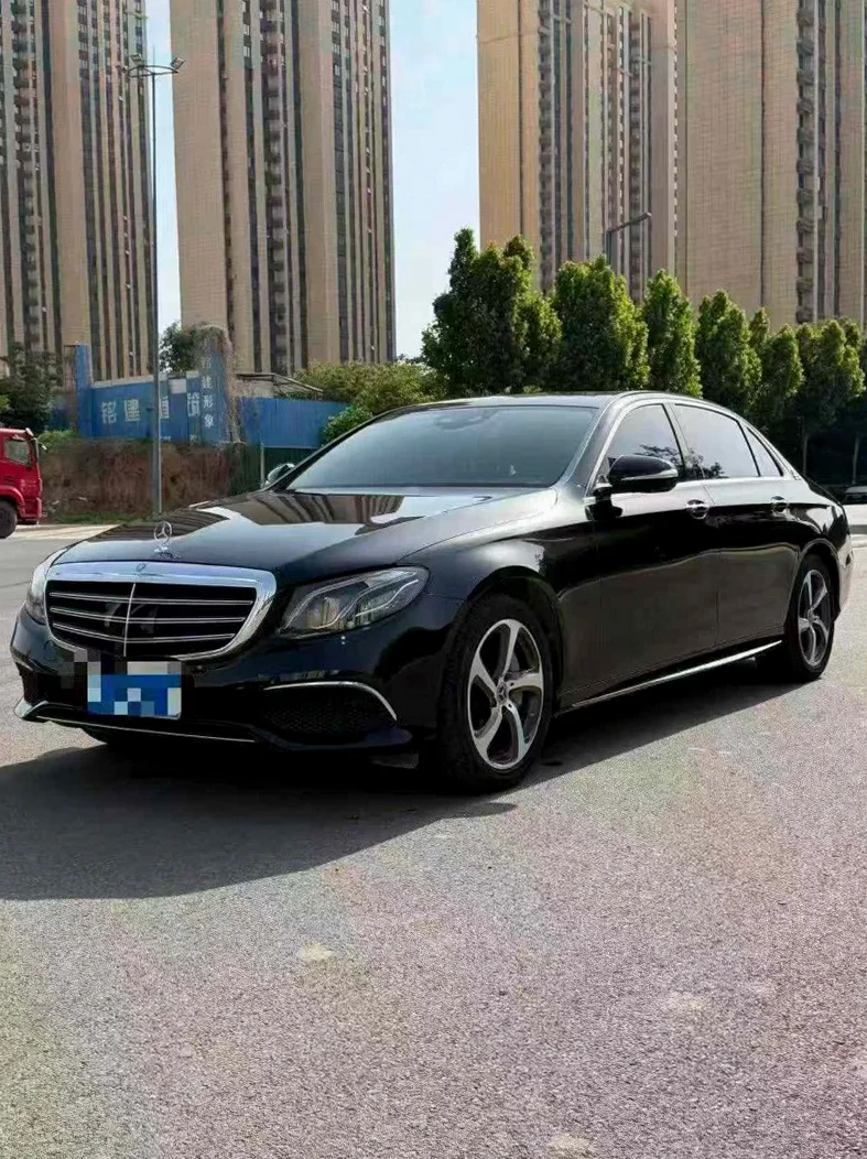 奔驰E 后面外观三