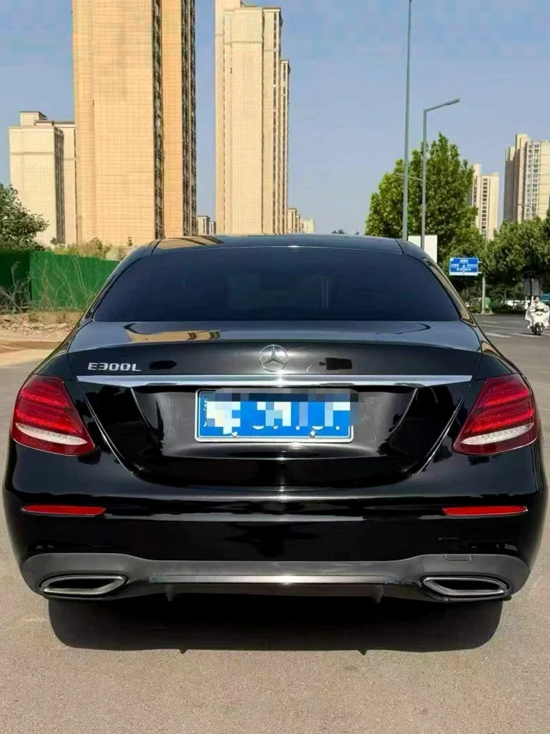 奔驰E 后面外观二