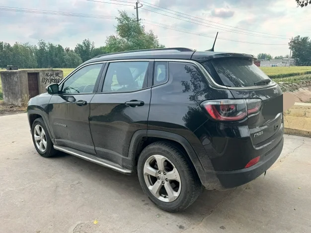 Jeep指南者 后面外观一