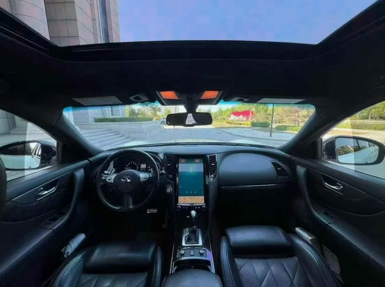英菲尼迪QX70 后面外观一