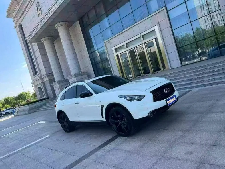 英菲尼迪QX70 正面外观二