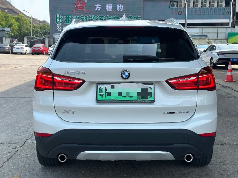 X1宝马 后面外观一