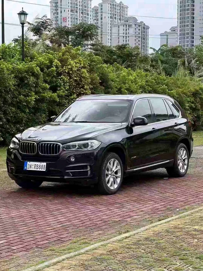 宝马X5 正面外观三