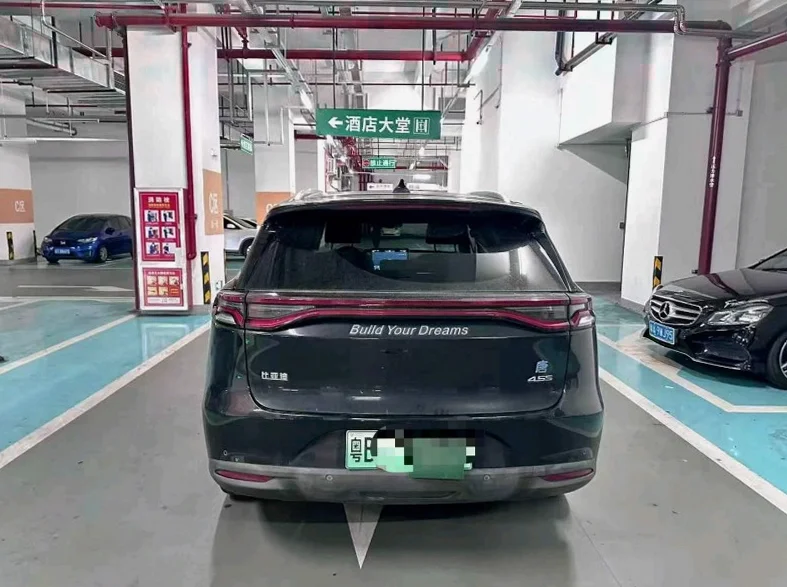 比亚迪唐 后面外观一