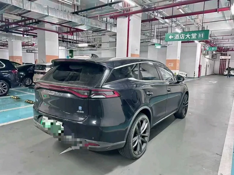 比亚迪唐 后面外观二