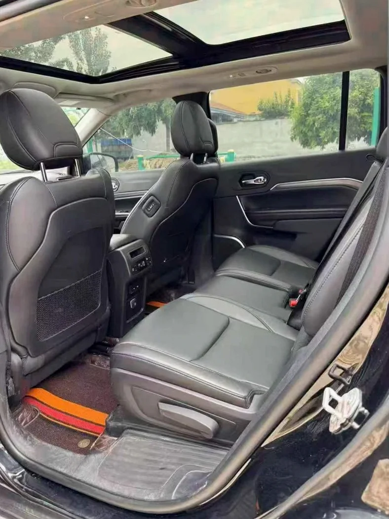 Jeep指挥官 后面外观一