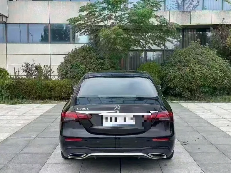 奔驰E 驾驶室