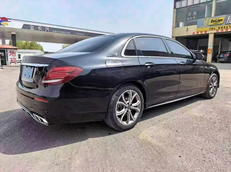 奔驰E 内饰前排