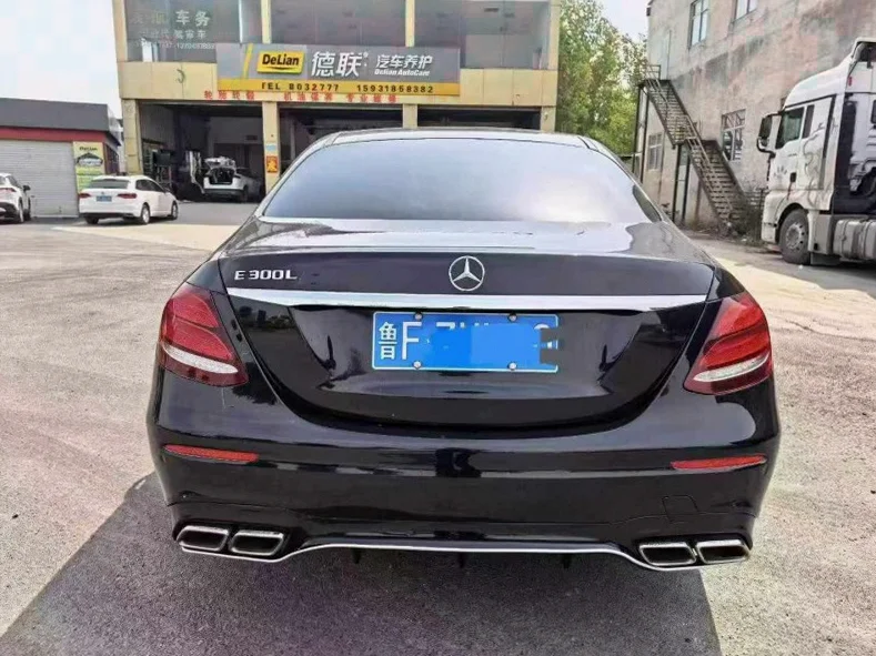 奔驰E 驾驶室
