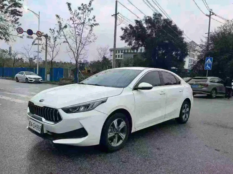 起亚K3 正面外观三
