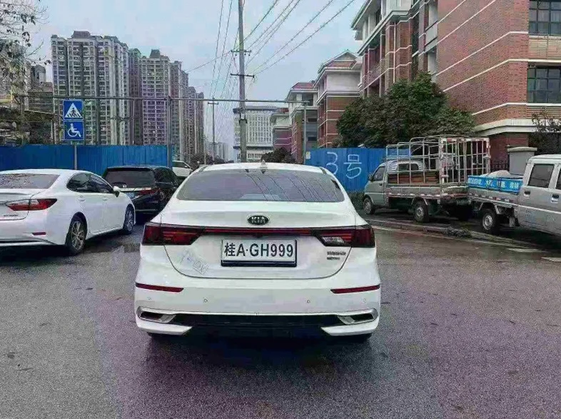 起亚K3 内饰后排
