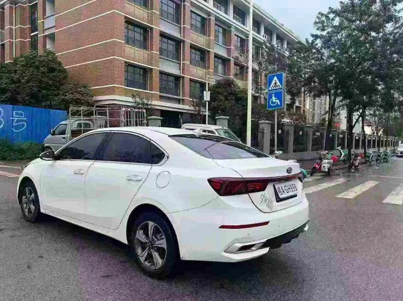 起亚K3 内饰前排