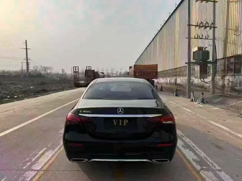 奔驰E 驾驶室