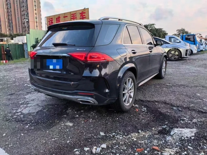 奔驰GLE 后面外观一