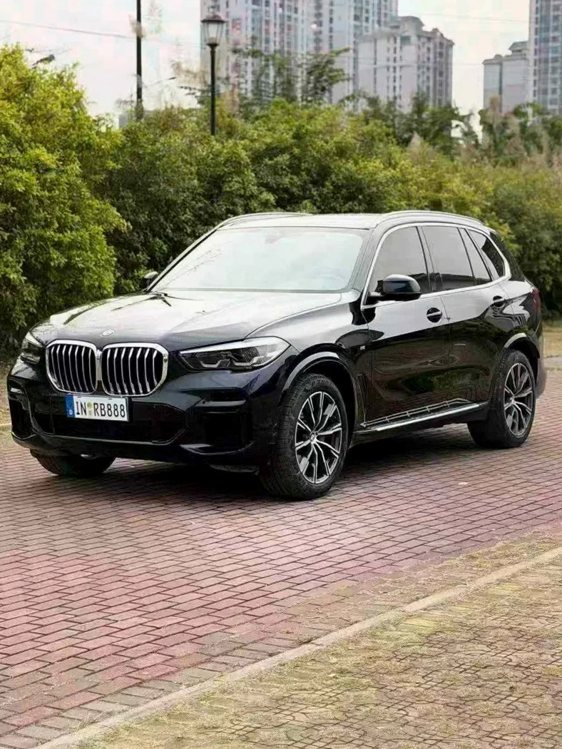 宝马X5 正面外观三