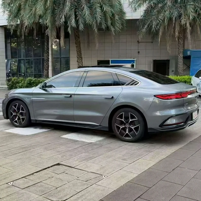 比亚迪汉 内饰后排
