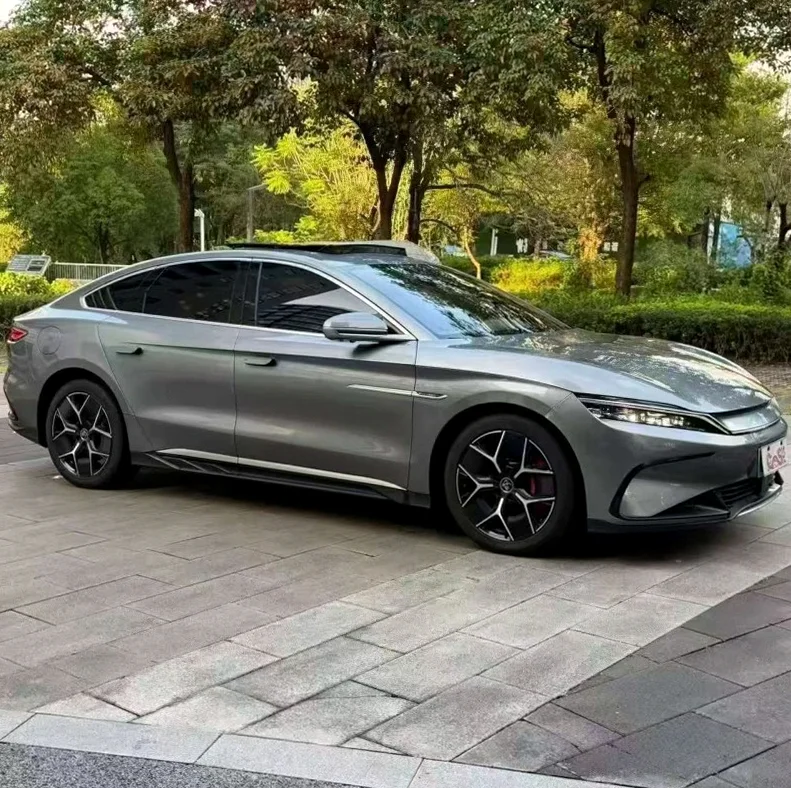 比亚迪汉 正面外观三
