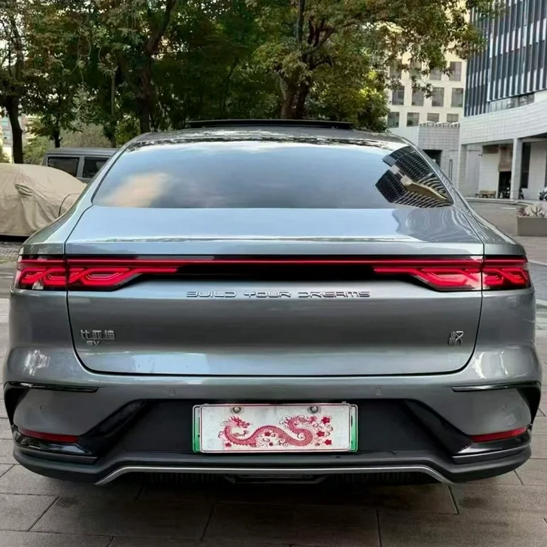 比亚迪汉 驾驶室