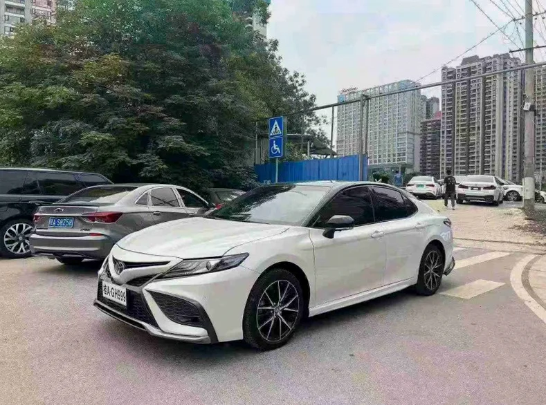 丰田凯美瑞 正面外观三