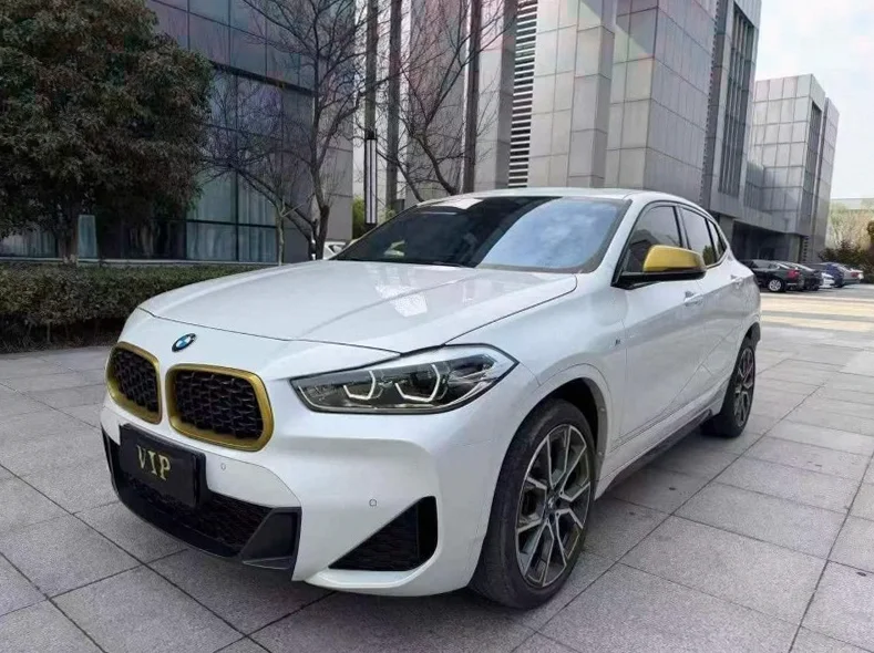 宝马X2 正面外观二