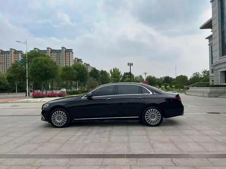 奔驰E 后面外观三