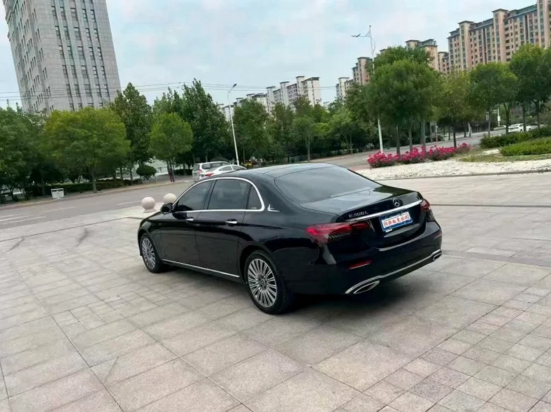 奔驰E 后面外观二