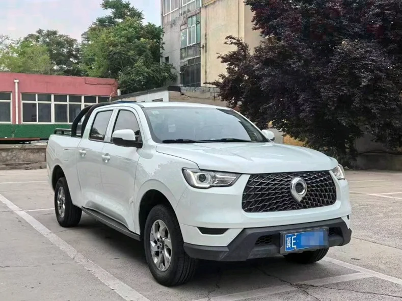 长城汽车炮 正面外观三