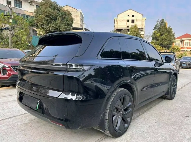 理想L6 后面外观一