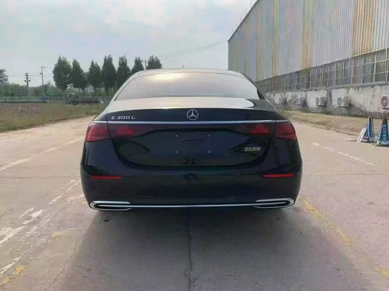 奔驰E 驾驶室
