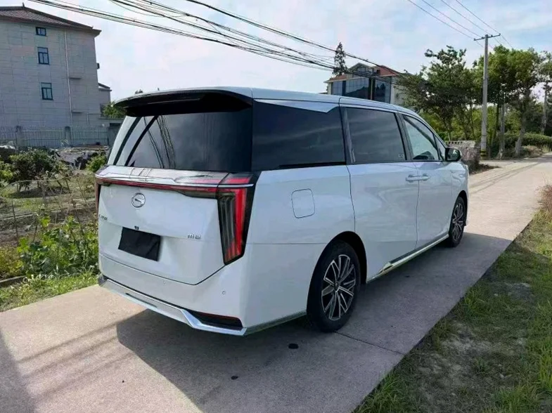 传祺M8 后面外观一