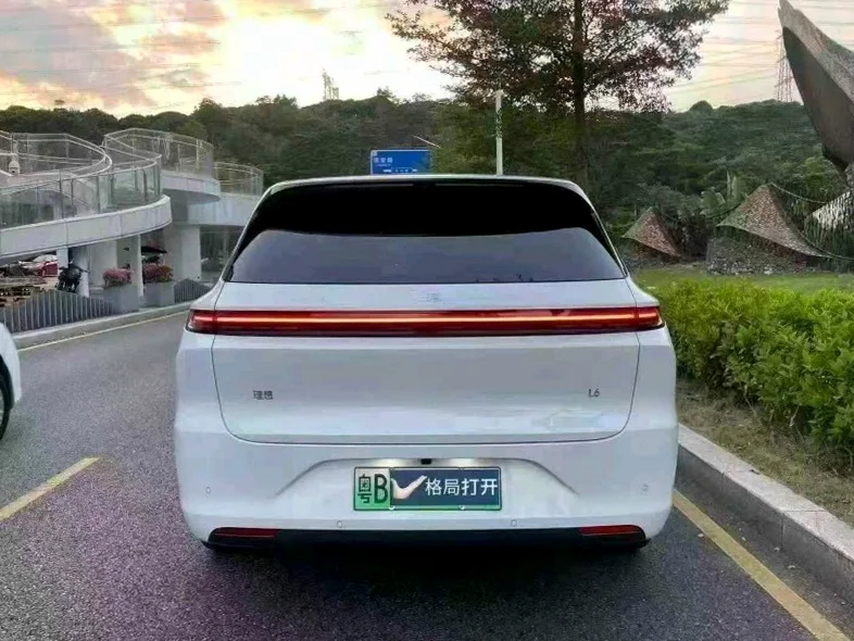 理想L6 后面外观三