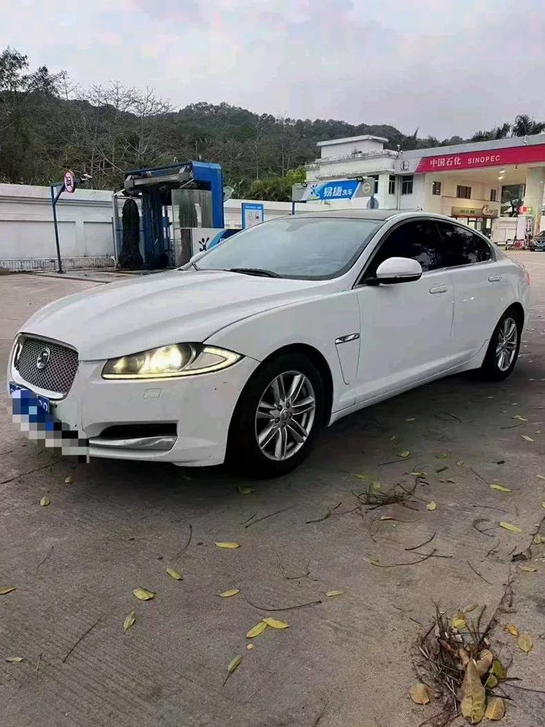 捷豹XF 后面外观一